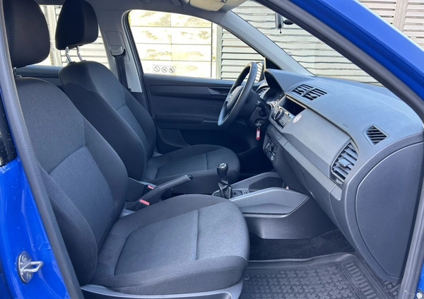 Skoda Fabia cena 34900 przebieg: 131000, rok produkcji 2019 z Warszawa małe 121